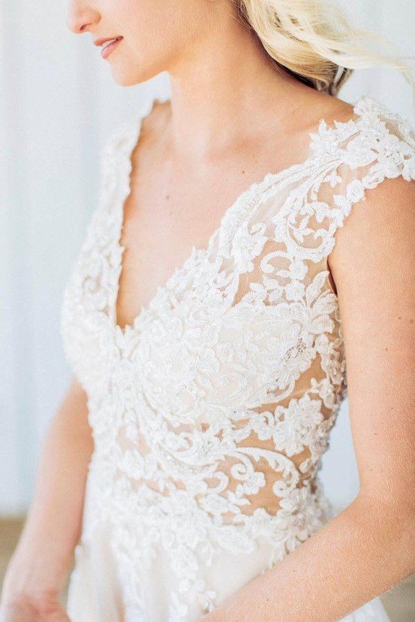 Elegante Hochzeitskleider V Ausschnitt Brautkleider A Linie Spitze-babyonlinedressde