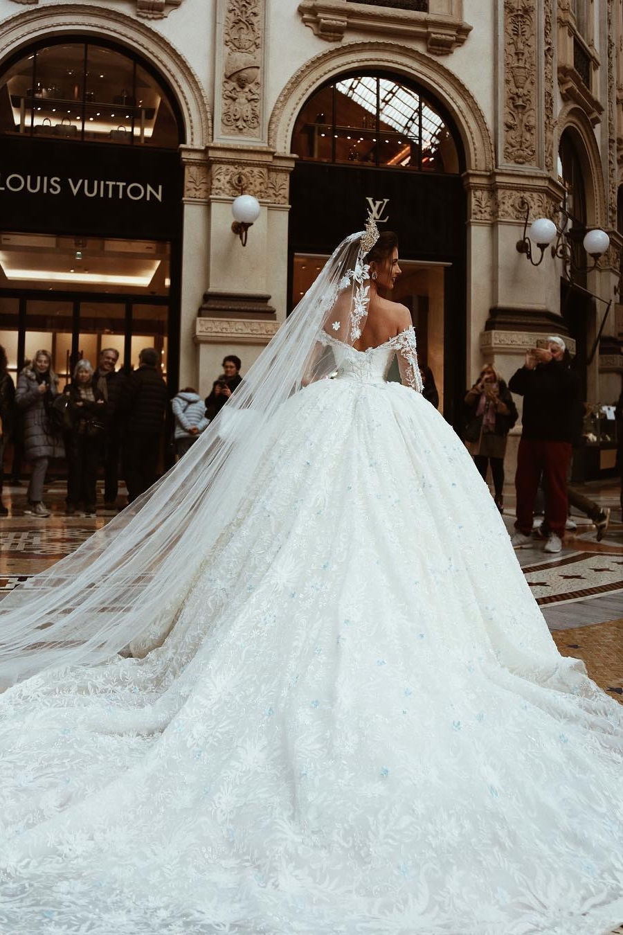 Schöne Brautkleider mit Ärmel Hochzeitskleid Prinzessin Spitze