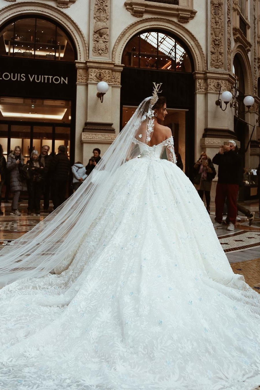 Schöne Brautkleider mit Ärmel Hochzeitskleid Prinzessin Spitze