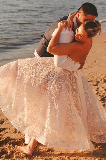 Elegante Hochzeitskleider A Linie Spitze Brautkleider Brautmoden Online-babyonlinedressde