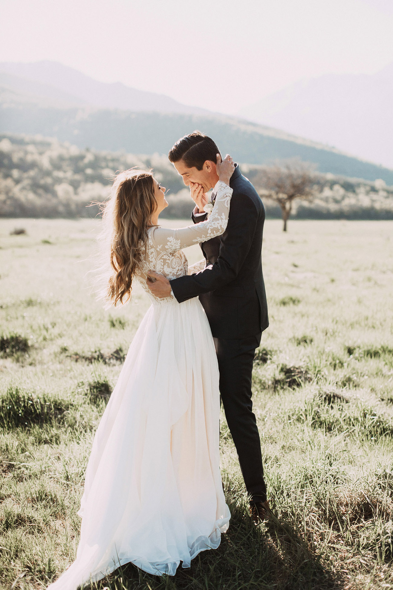 Modern Hochzeitskleid mit Ärmel | Spitze Brautkleider Schlicht