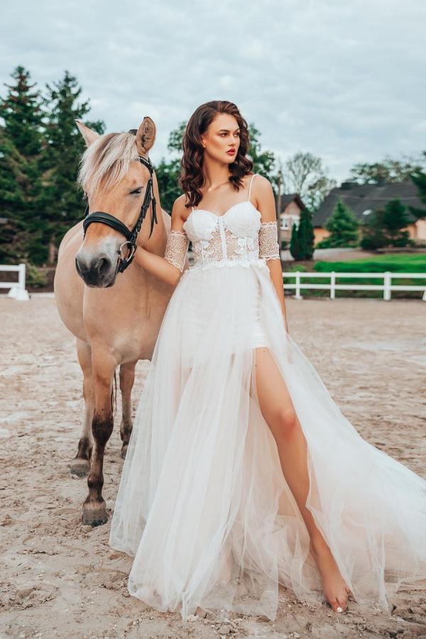 Schlichtes Hochzeitskleid mit Spitze | Boho Brautkleider A Linie