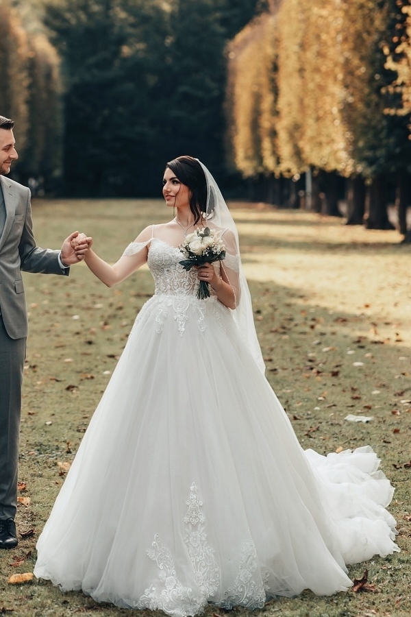 Günstige Hochzeitskleider A Linie Spitze Brautkleider Aus Tüll