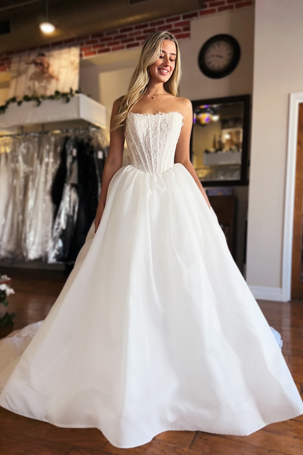 Vintage Hochzeitskleider A Linie Satin Schlichtes Brautkleid Günstig