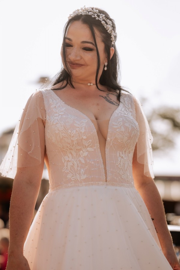 Beautiful wedding dresses A-line V-neck wedding dresses glitter-babyonlinedressde
