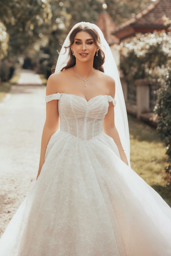 Wunderschöne Hochzeitskleider A Linie Spitze Brautkleider Günstig