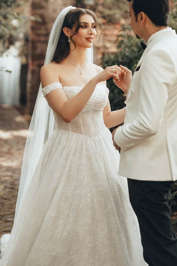 Wunderschöne Hochzeitskleider A Linie Spitze Brautkleider Günstig