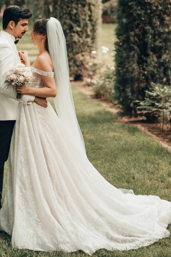 Wunderschöne Hochzeitskleider A Linie Spitze Brautkleider Günstig