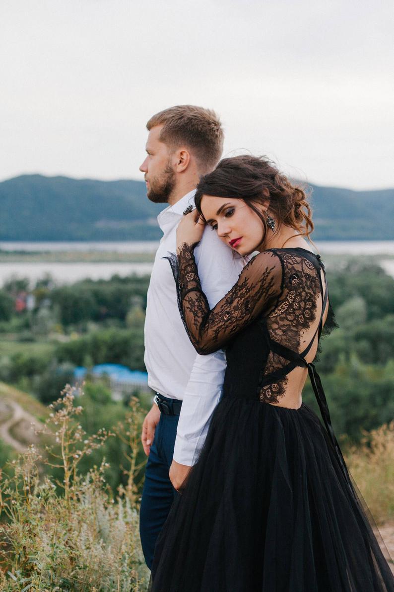 Schlichte Brautkleid Schwarz mit Ärmel | Hochzeitskleider mit Spitze