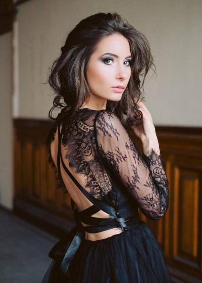 Schlichte Brautkleid Schwarz mit Ärmel | Hochzeitskleider mit Spitze