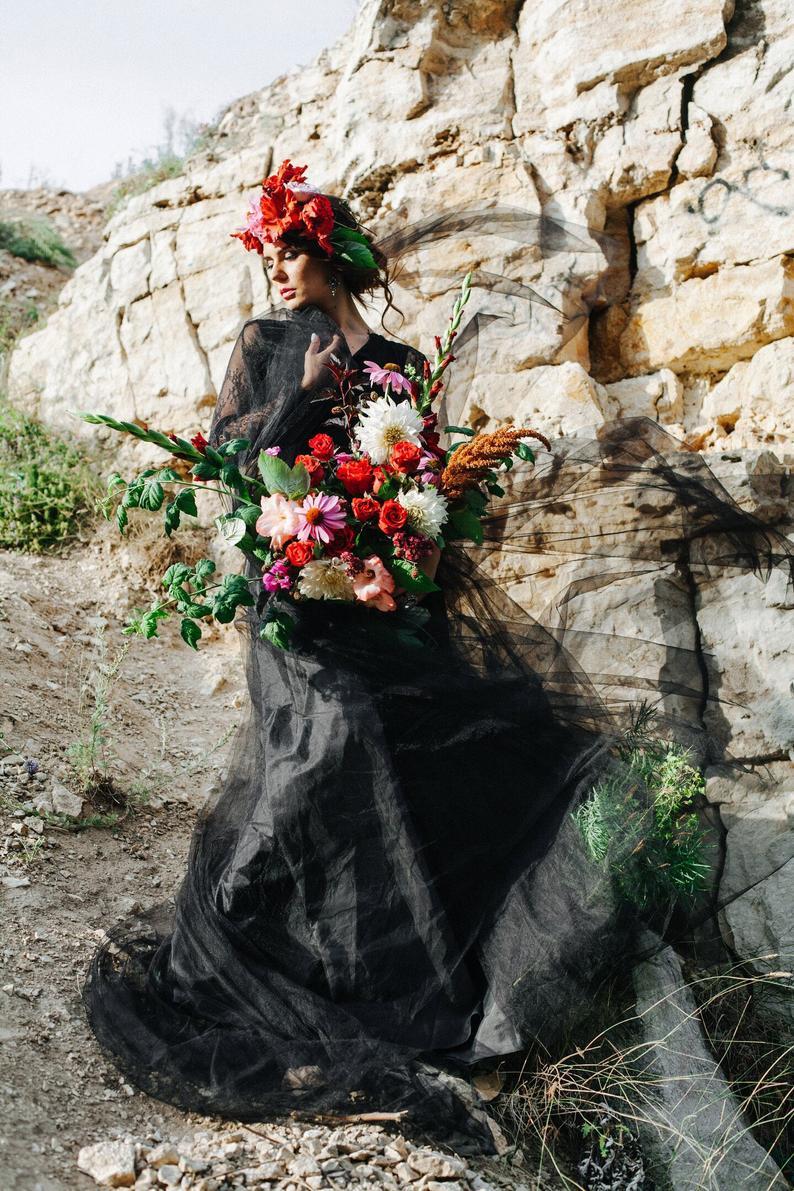 Schlichte Brautkleid Schwarz mit Ärmel | Hochzeitskleider mit Spitze