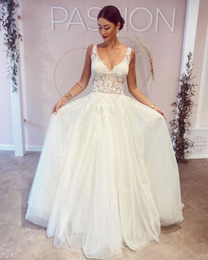 Schlichtes Hochzeitskleid Mit Spitze | Brautkleider A Linie