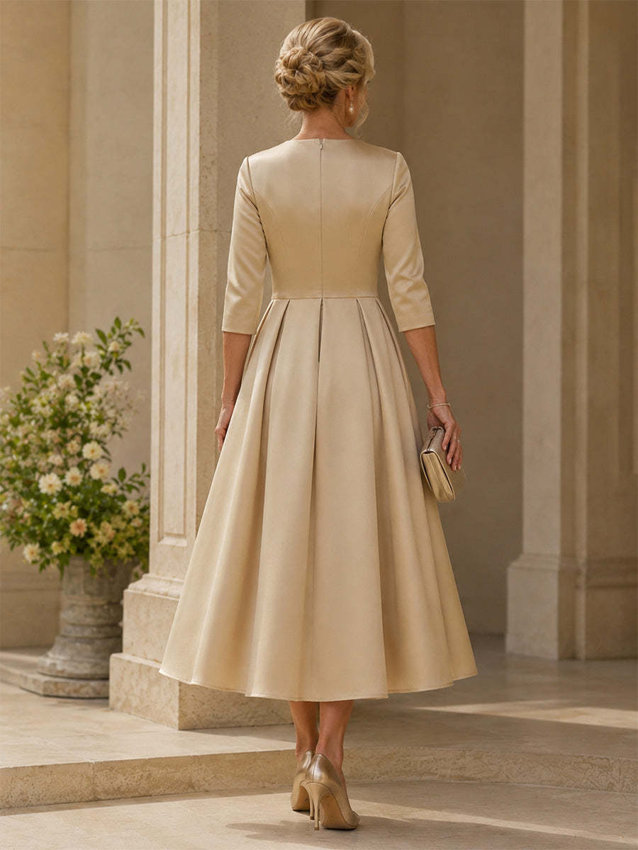 Rückansicht des Brautmutterkleids in Beige mit Reißverschluss und fließendem A-Linien-Rock