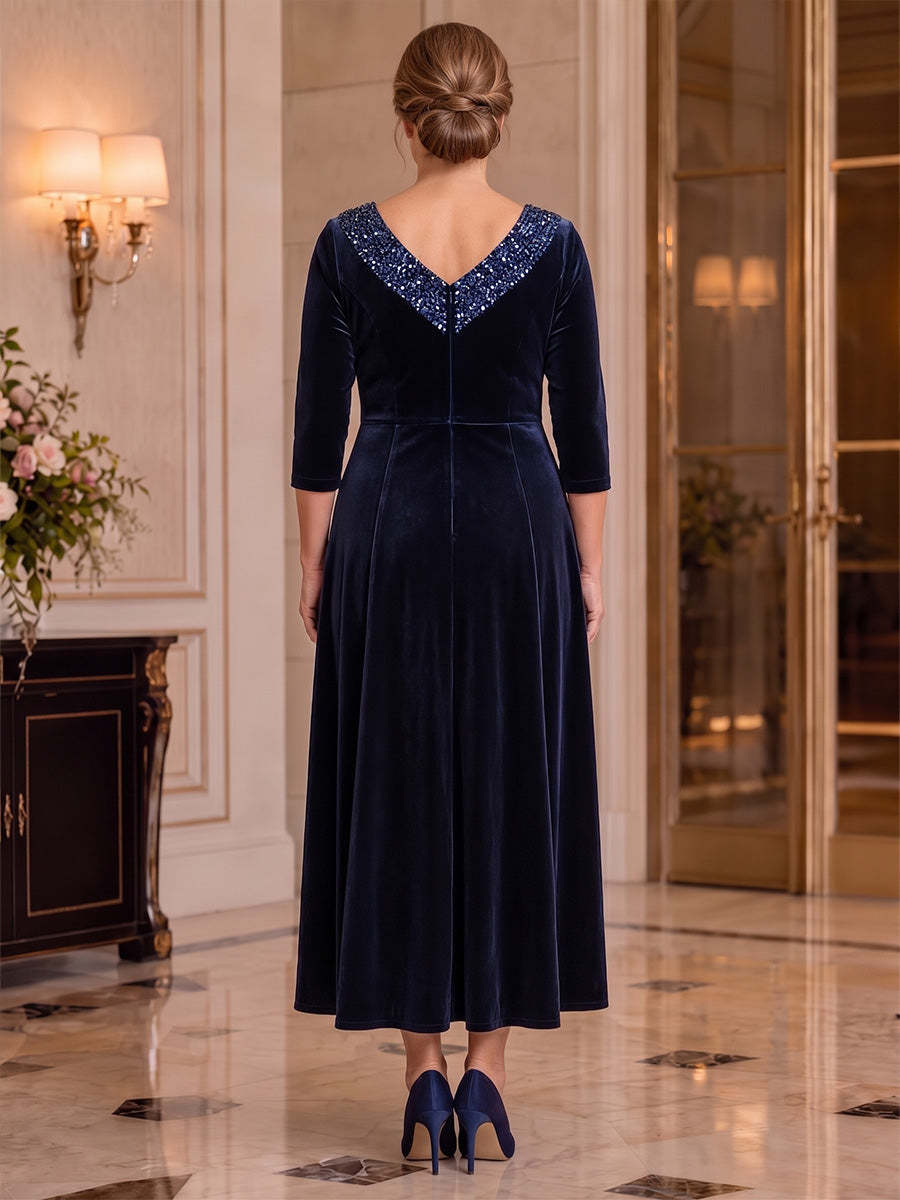 Rückansicht des marineblauen Brautmutterkleids mit Reißverschluss und gerafftem Samt - Navy Blue