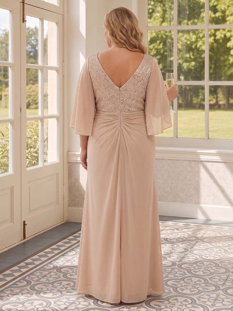 Rückansicht des Brautmutterkleids in zartem Beige mit Reißverschluss