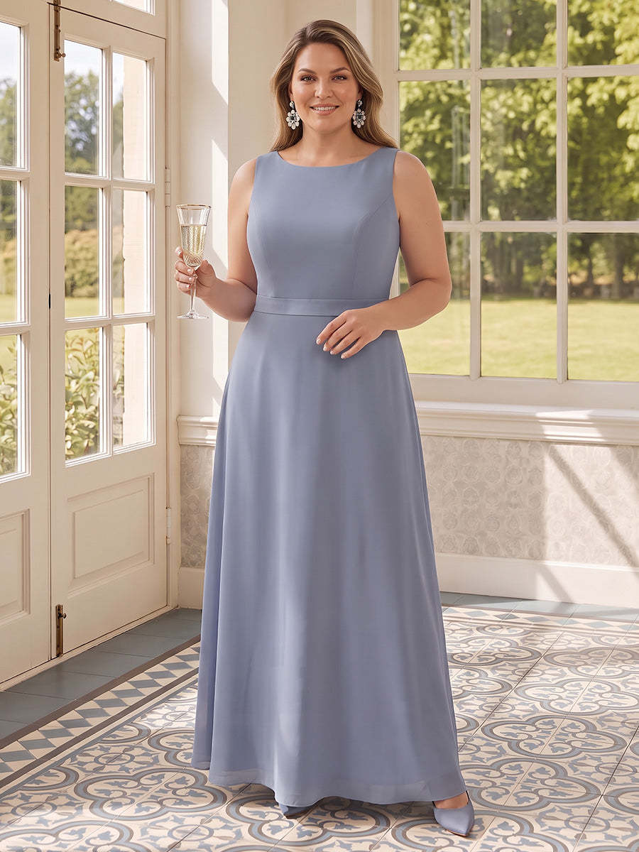 Frontansicht des A Linien Chiffonkleides in Steel Blue mit Satinband in der Taille