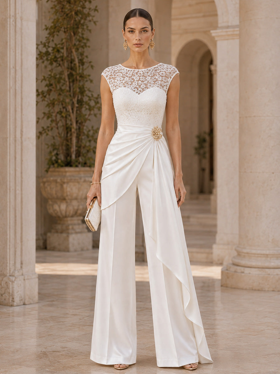 Weißer Satin-White Jumpsuit mit U-Boot-Ausschnitt und Spitzen-Applikation, Vorderansicht