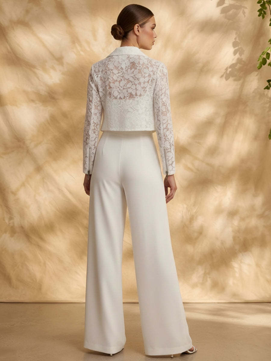 Rückansicht des weißen Jumpsuits mit langen Ärmeln und Reißverschluss - White