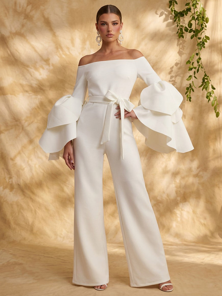 Satin-White Jumpsuit in Weiß mit schulterfreiem Ausschnitt und langen Ärmeln, Vorderansicht