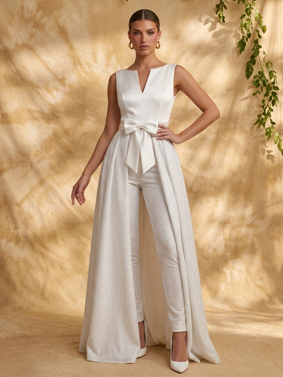 Weißer White Jumpsuit aus Satin mit V-Ausschnitt und Pailletten, Vorderansicht