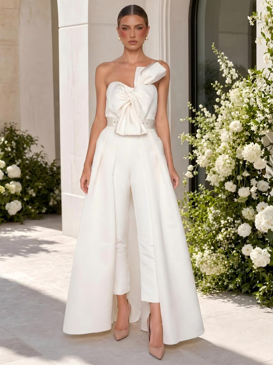 Weißer Satin-White Jumpsuit mit Plisseefalten, Frontansicht