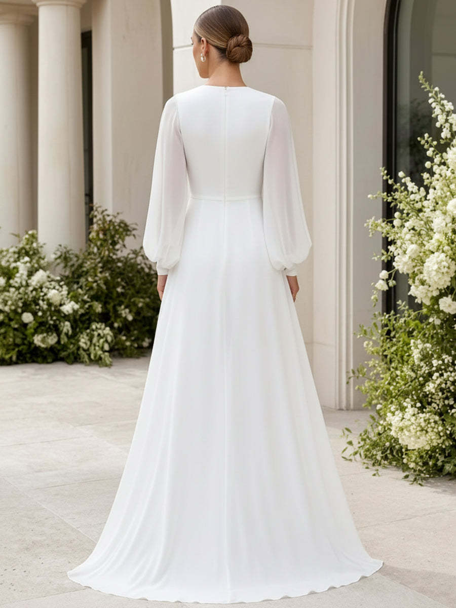 Rückansicht des weißen Chiffon Jumpsuits mit Reißverschluss und fließendem Fall - White