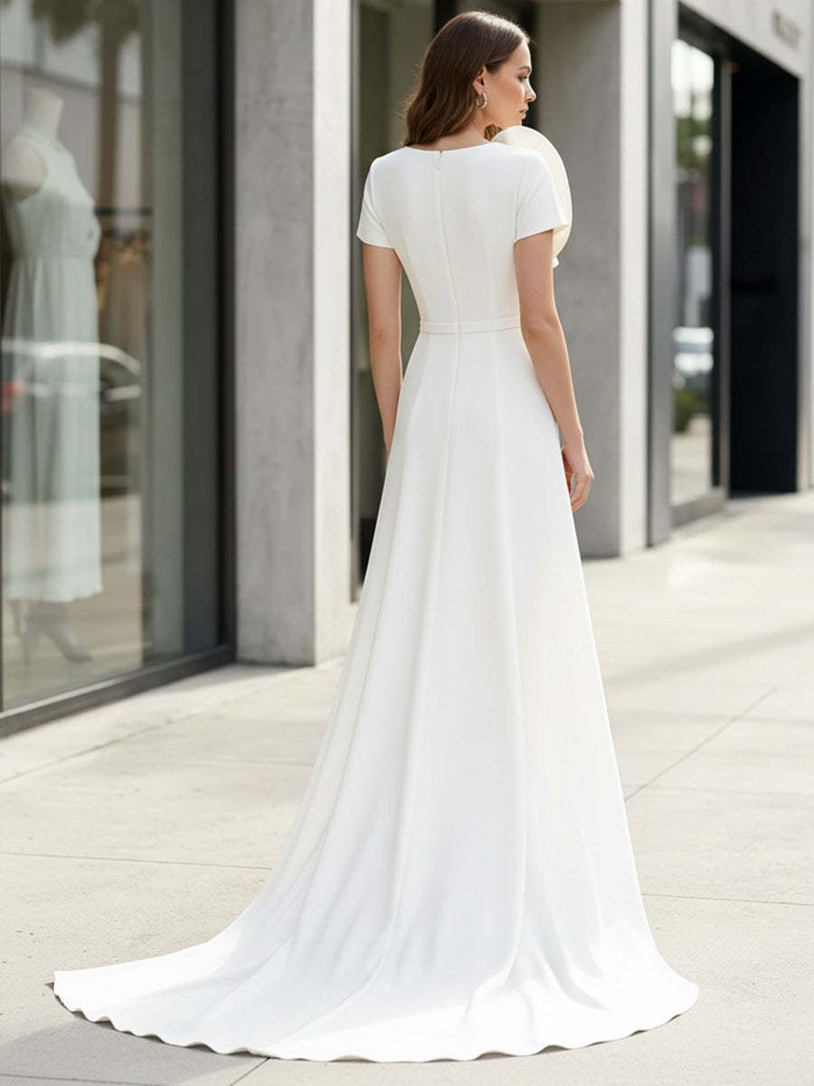 Rückansicht des weißen Satin-Jumpsuits mit Reißverschluss und fließendem Fall - White
