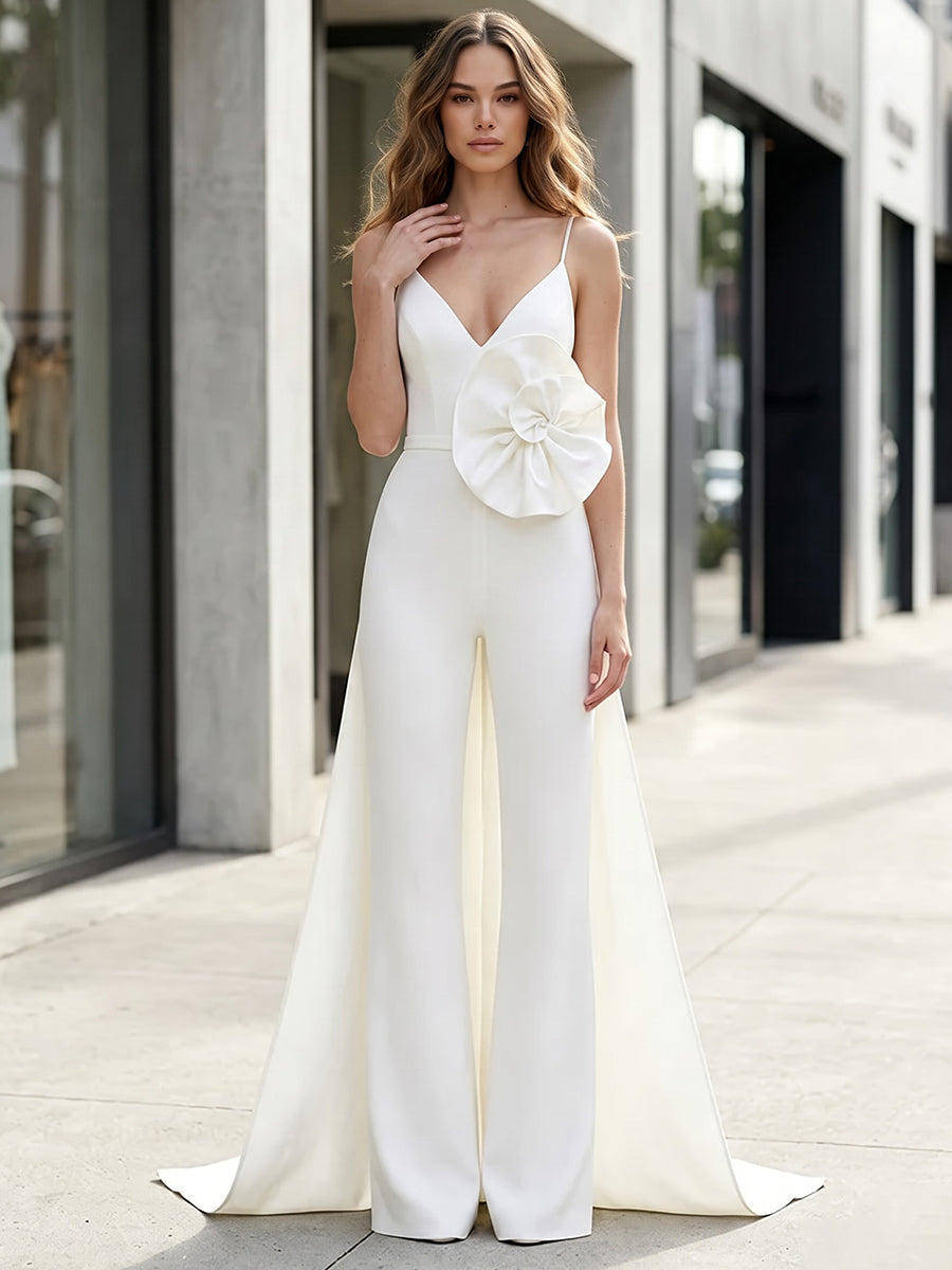 Weißer Satin-White Jumpsuit mit Spaghetti-Trägern und 3D-Blumen, Vorderansicht