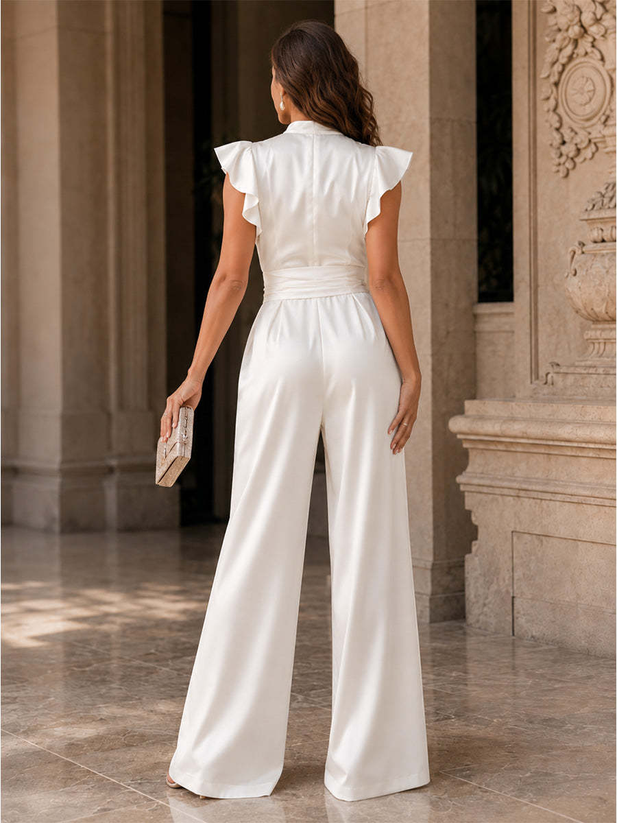 Rückansicht des weißen Jumpsuits mit geschlossenem Rücken und Flügelärmeln - White