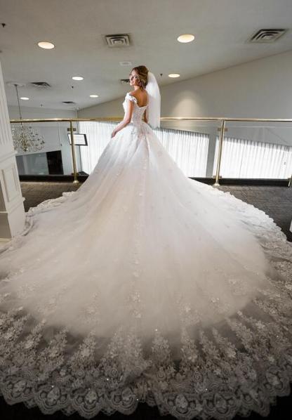 Elegante A Line Brautkleider Weiß Spitze Hochzeitskleider Online Kaufen