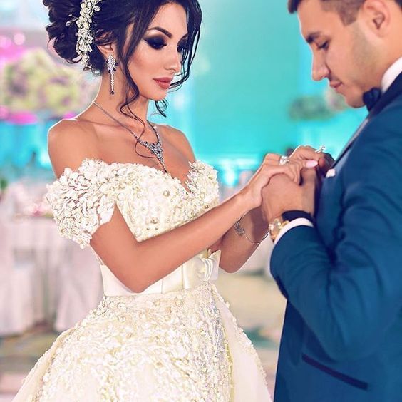 Designer Hochzeitskleider Weiß Spitze A Linie Brautkleider Günstig Kaufen