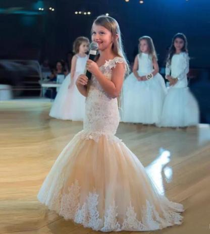 Weiß Blumenmädchenkleider Günstig A Linie Spitze Knielang Kleider für Blumenkinder-babyonlinedressde