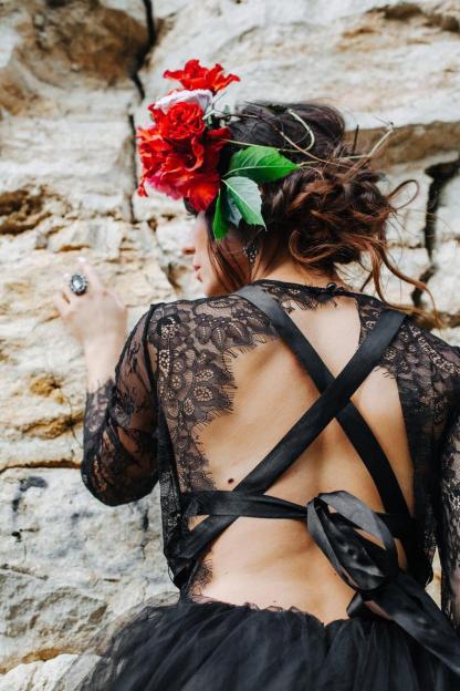 Schlichte Brautkleid Schwarz mit Ärmel | Hochzeitskleider mit Spitze