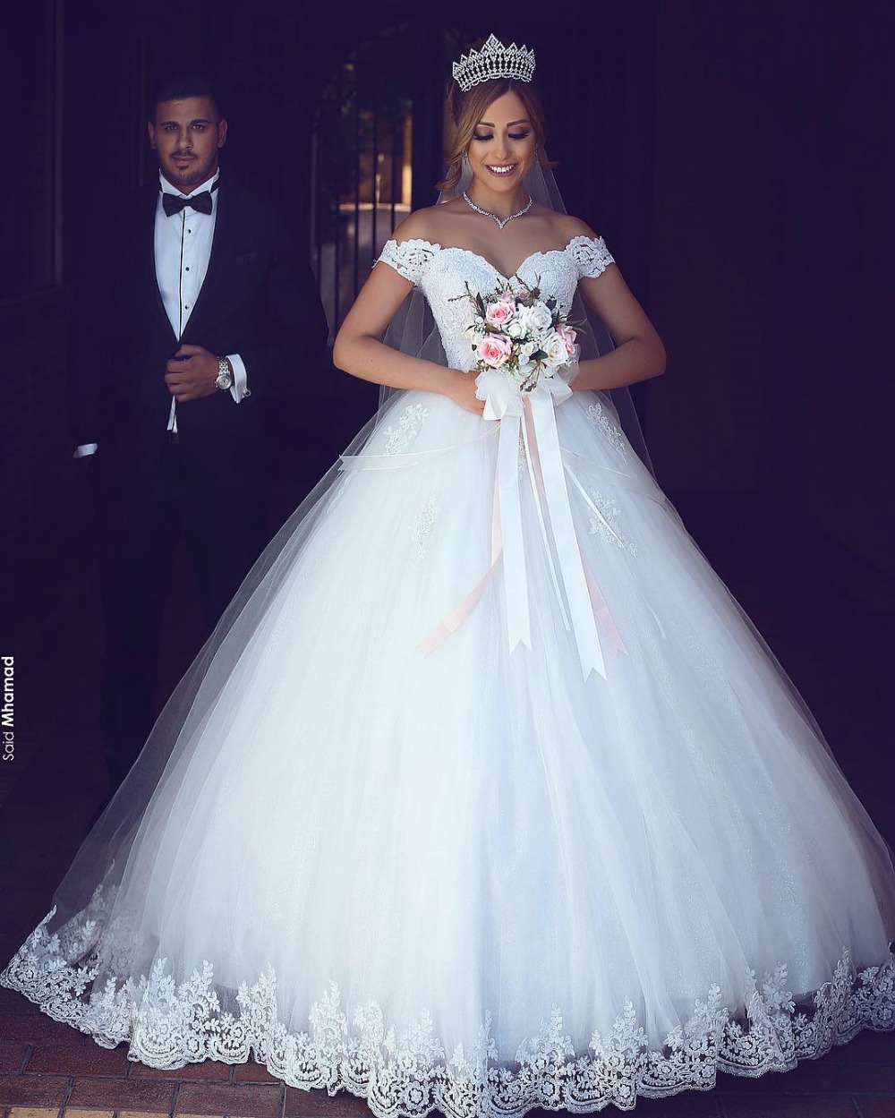 Prinzessin Brautkleider Weiß Spitze Tüll Schleppe Brautmoden Hochzeitskleider