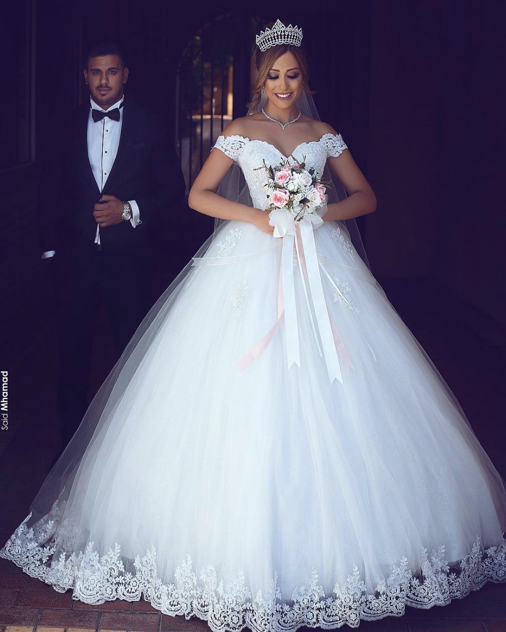 Prinzessin Brautkleider Weiß Spitze Tüll Schleppe Brautmoden Hochzeitskleider