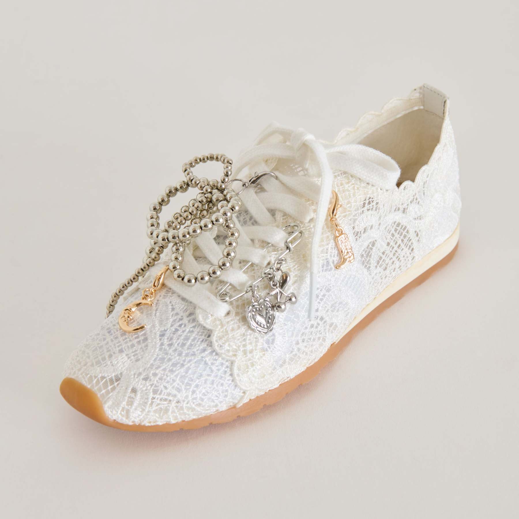 Dayana Sneakers White Lace + Pin Charm Bundle