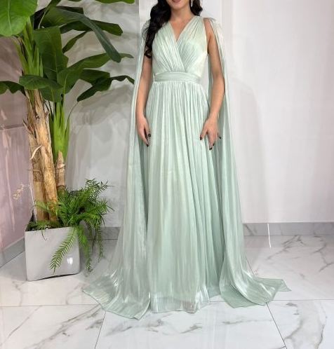 [Copy]Satin Halter Neck Maxi Dress with Keyhole Cutout & Ruched Waist