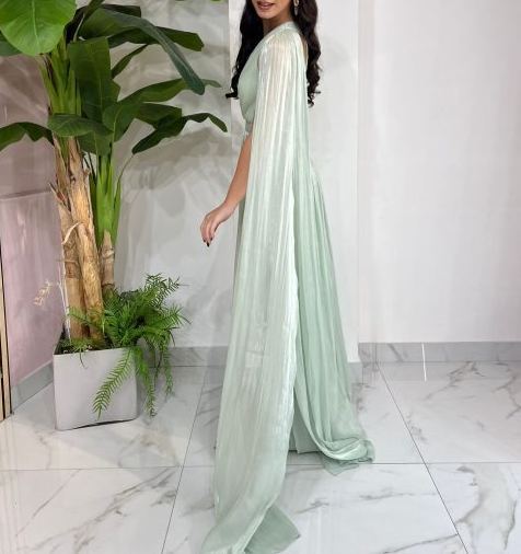 [Copy]Satin Halter Neck Maxi Dress with Keyhole Cutout & Ruched Waist