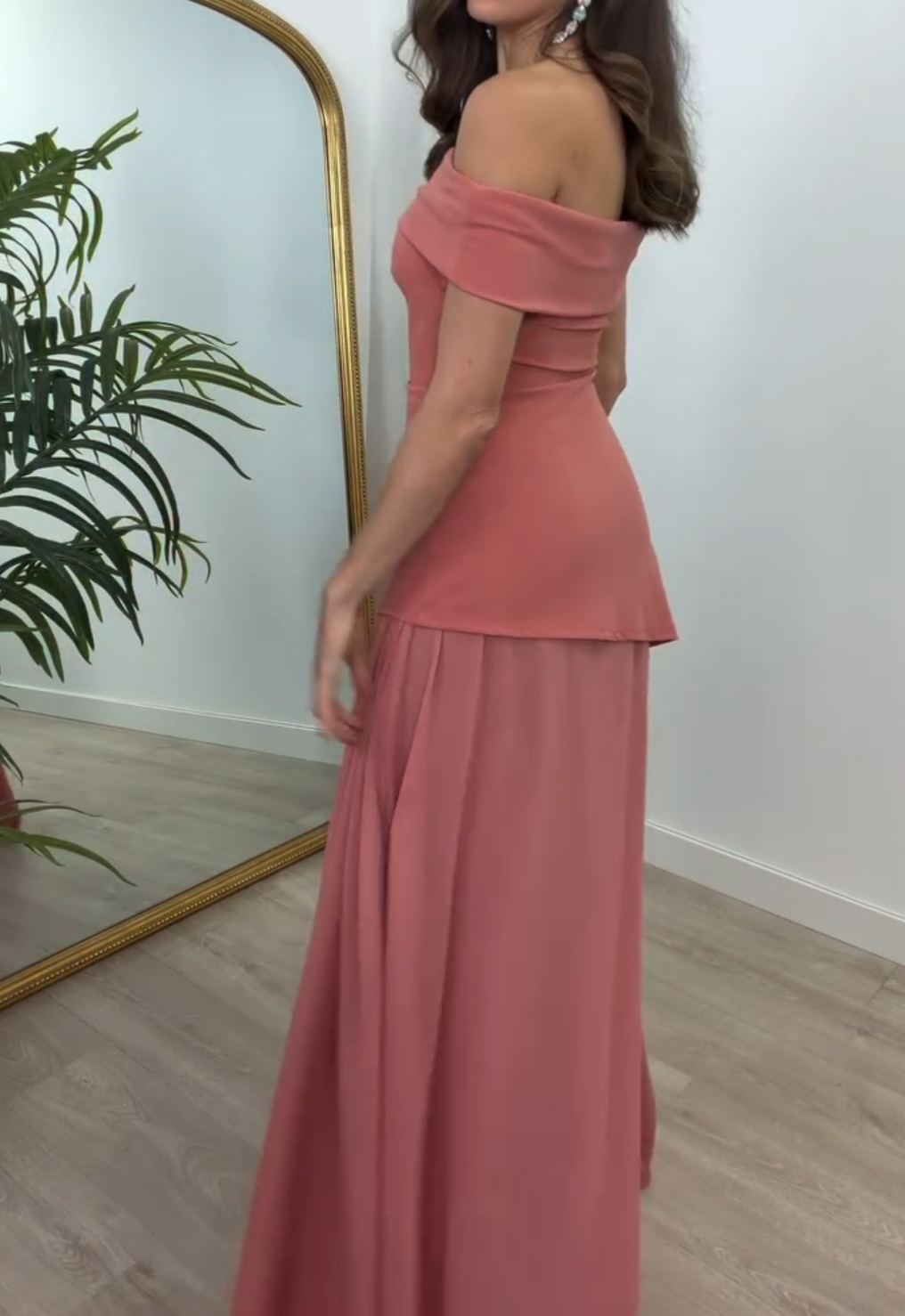 [Copy]Pleated maxi dress with cap sleeves and a V-neck