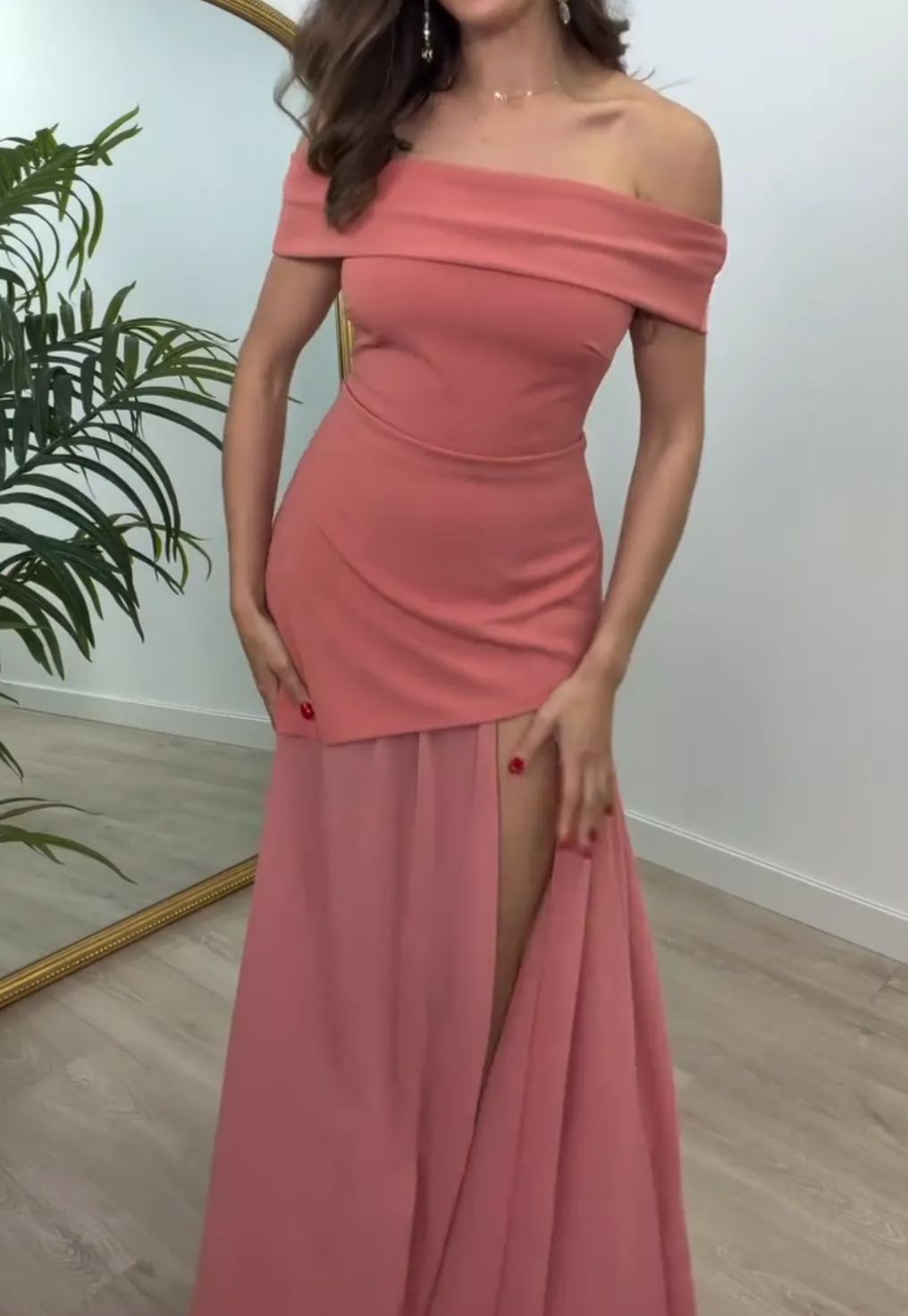 [Copy]Pleated maxi dress with cap sleeves and a V-neck