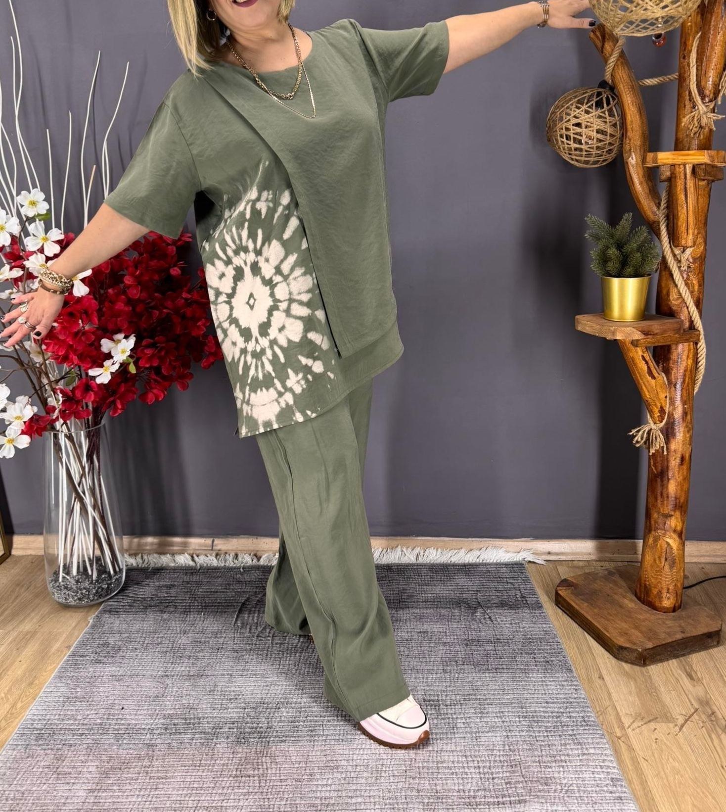 [Copy]Plus Size Black & White Contrast Trim Polo Neck Two-Piece Loungewear Set