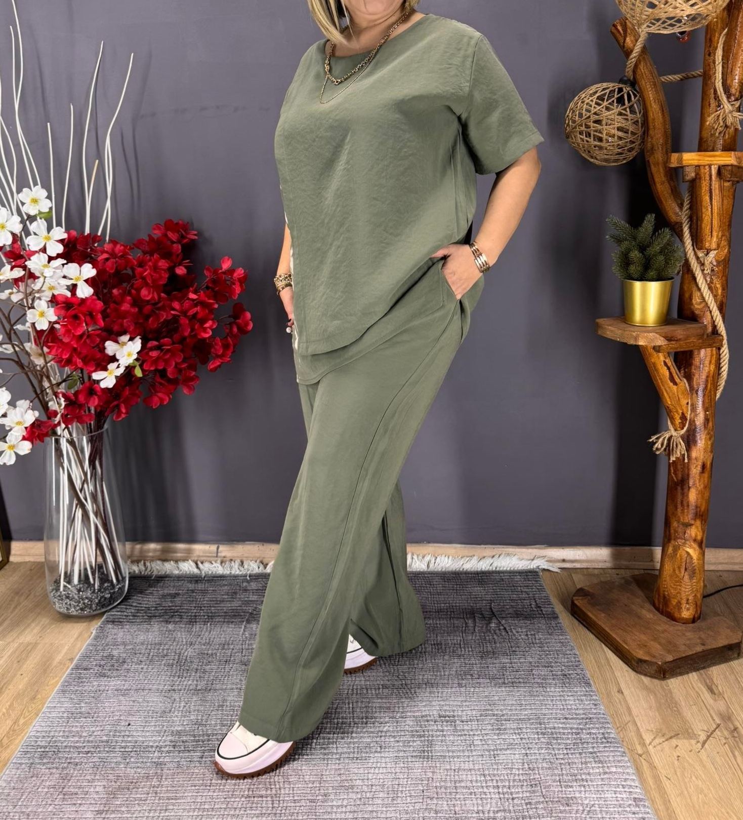 [Copy]Plus Size Black & White Contrast Trim Polo Neck Two-Piece Loungewear Set