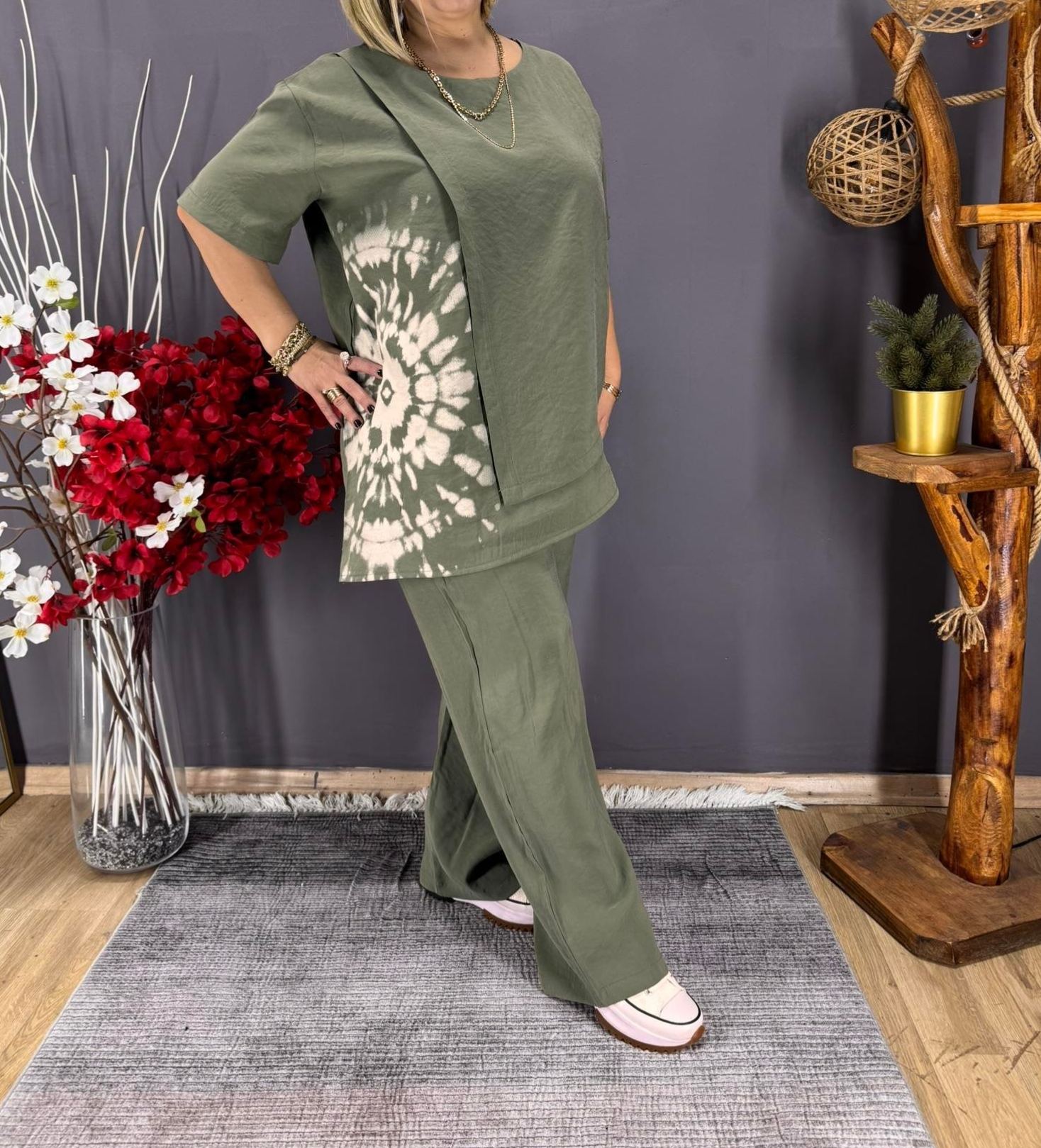 [Copy]Plus Size Black & White Contrast Trim Polo Neck Two-Piece Loungewear Set