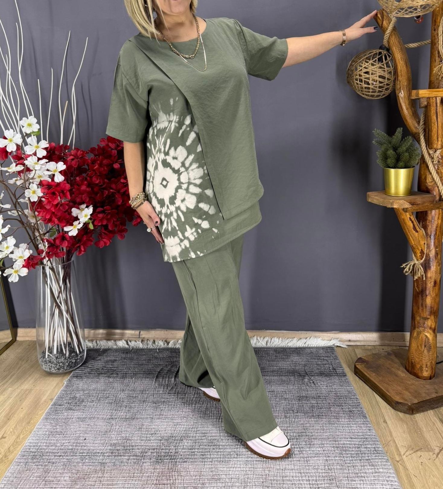 [Copy]Plus Size Black & White Contrast Trim Polo Neck Two-Piece Loungewear Set