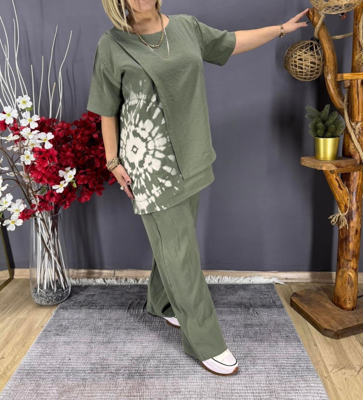 [Copy]Plus Size Black & White Contrast Trim Polo Neck Two-Piece Loungewear Set