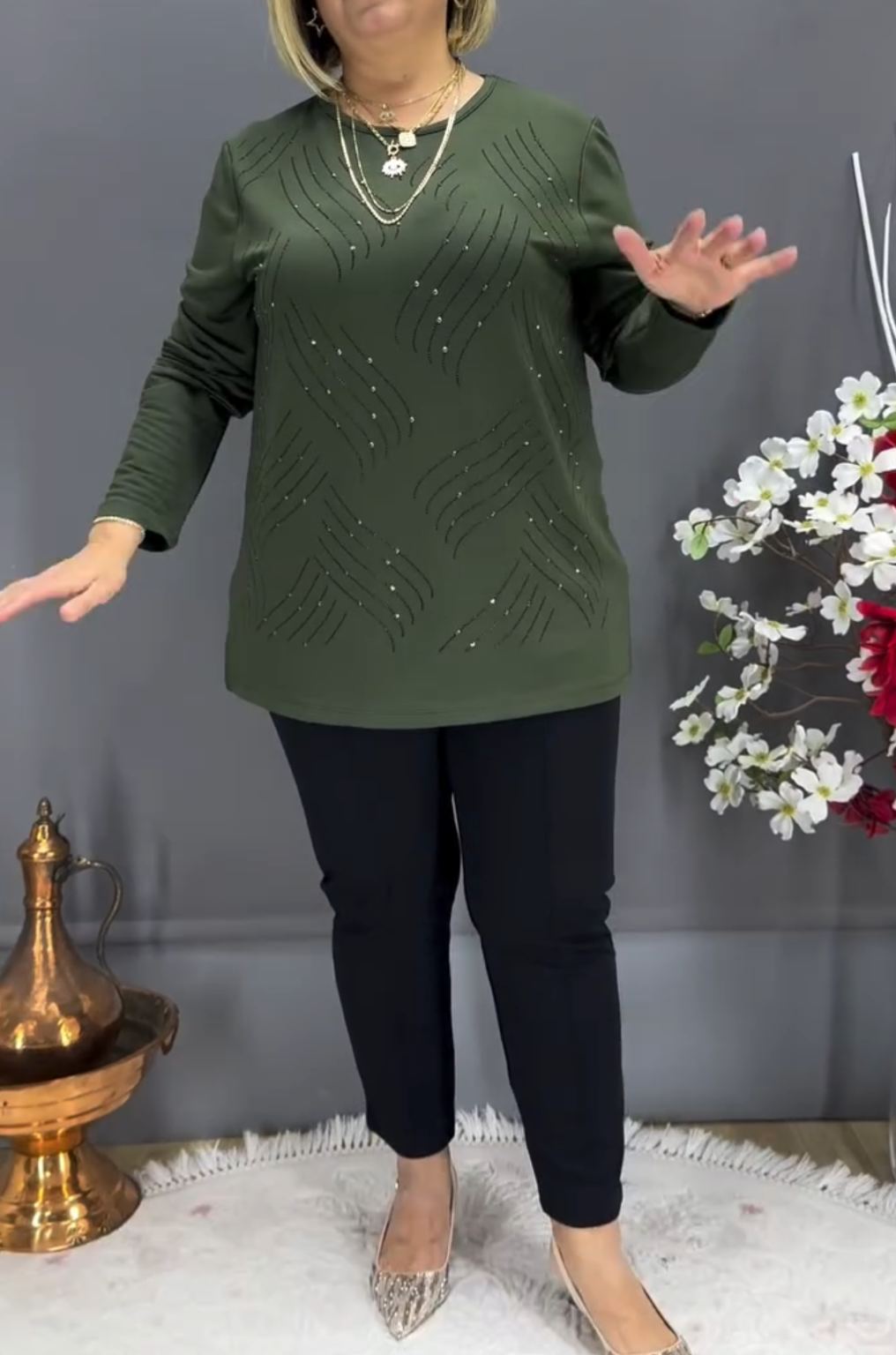 [Copy]Plus Size Black V-Neck Tunic Top with Rhinestone Detail & Long Sleeves