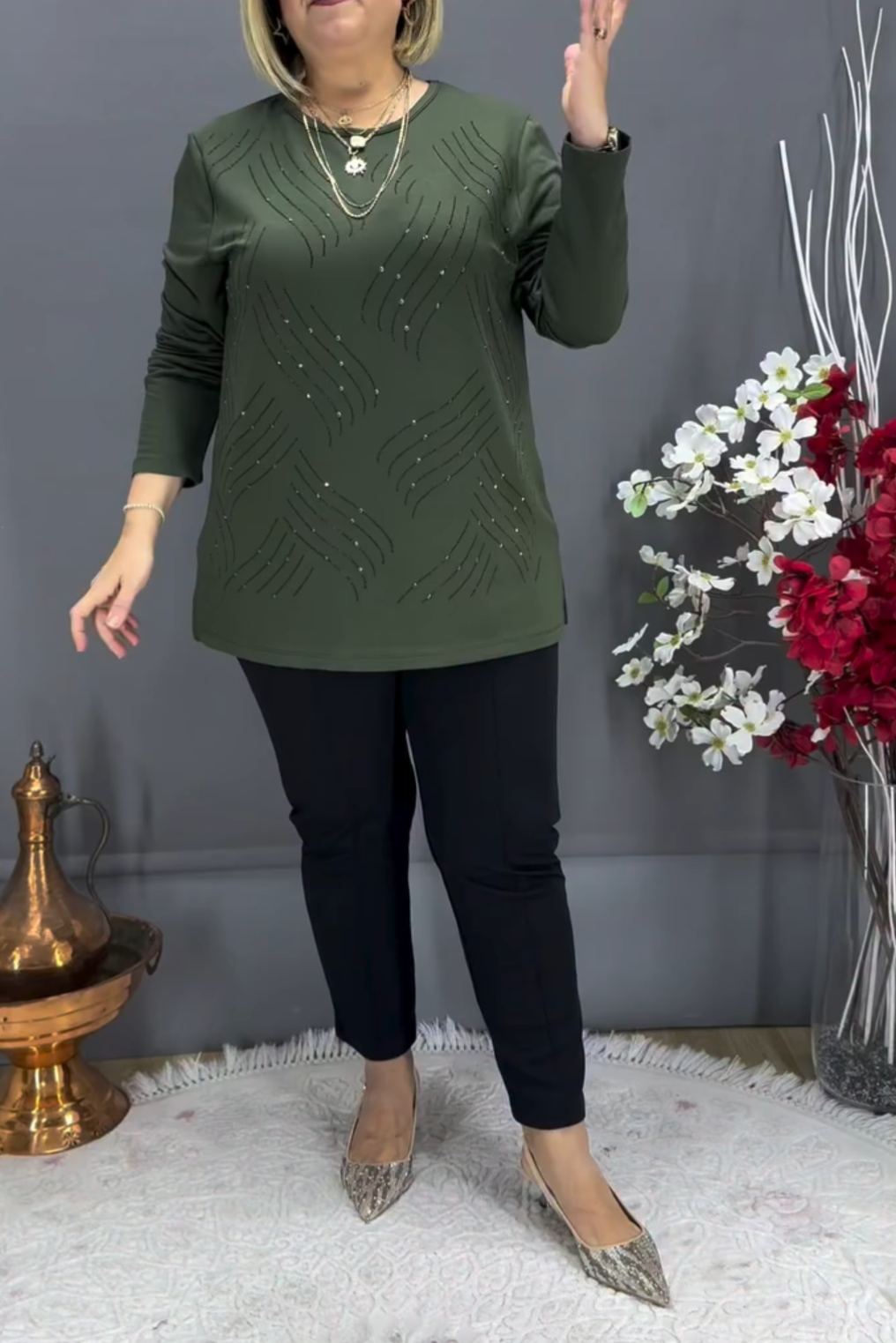 [Copy]Plus Size Black V-Neck Tunic Top with Rhinestone Detail & Long Sleeves