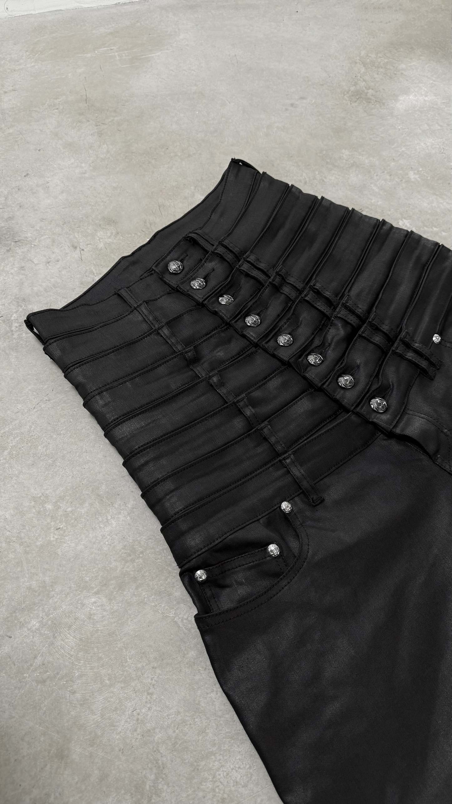 8 Backs J-Cut Pants (Black) (Available)
