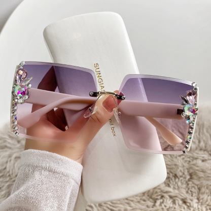 Diamond-studded UV Protection Glasses