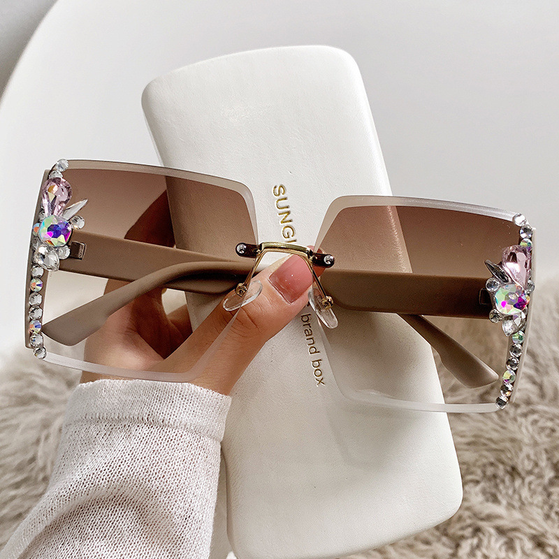 Diamond-studded UV Protection Glasses